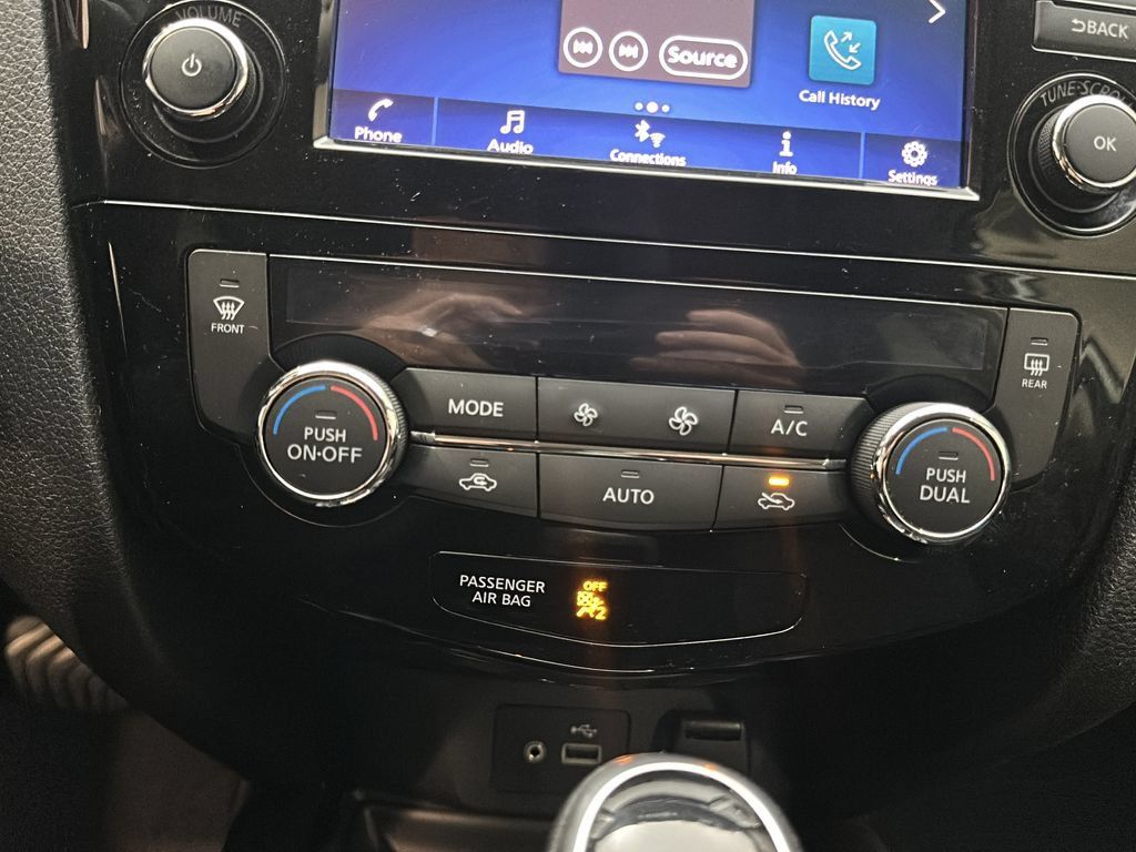 Used 2018 Nissan Rogue SV AWD/4WD image 28