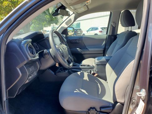 Used 2022 Toyota Tacoma SR AWD/4WD image 9