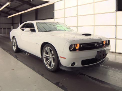 Used 2022 Dodge Challenger R/T RWD image 2