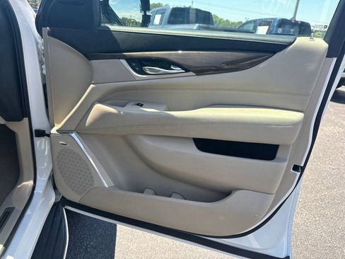 Used 2020 Cadillac Escalade Luxury RWD image 15