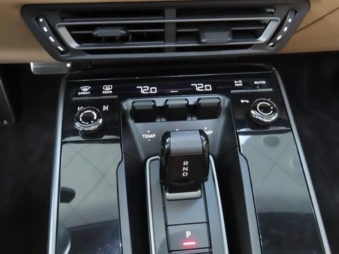 Used 2022 Porsche 911 Carrera 4 AWD/4WD image 40