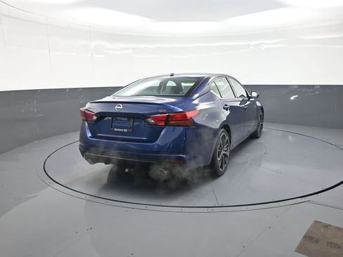 Used 2023 Nissan Altima 2.5 SR image 3