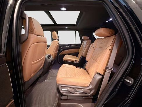 Used 2021 Cadillac Escalade Sport w/ Driver Assist Tech Package AWD/4WD image 22