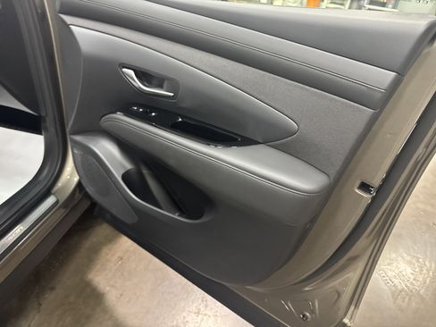 Used 2025 Hyundai Tucson Limited image 37