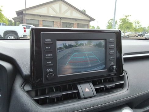 Used 2019 Toyota RAV4 XLE w/ Convenience Package FWD image 16