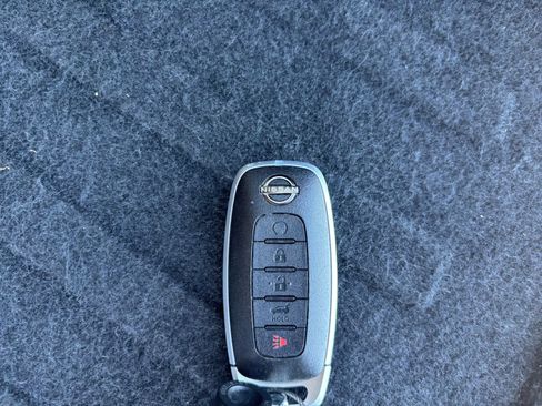 Used 2025 Nissan Rogue SV FWD image 27