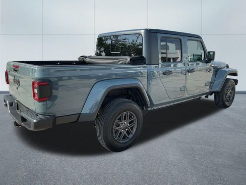 Certified 2024 Jeep Gladiator Sport AWD/4WD image 6