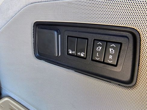 Used 2021 Cadillac Escalade Premium Luxury Platinum AWD/4WD image 7