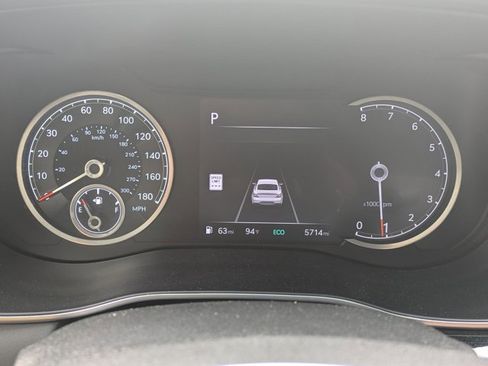 Used 2025 Genesis G70 2.5T image 12