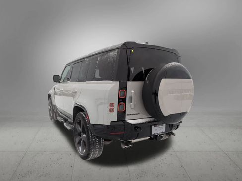 New 2026 Land Rover Defender 110 X-Dynamic SE image 4