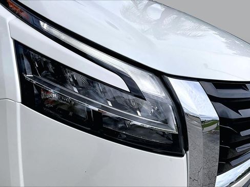Used 2022 Nissan Pathfinder Platinum w/ Lighting Package (N93) AWD/4WD image 28