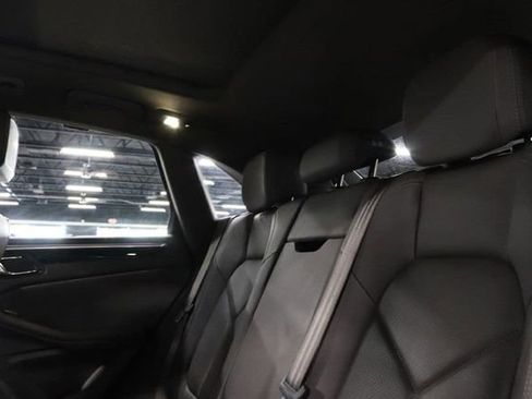 Used 2023 Porsche Macan AWD/4WD image 22