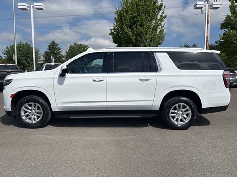 Used 2022 Chevrolet Suburban LS AWD/4WD image 2