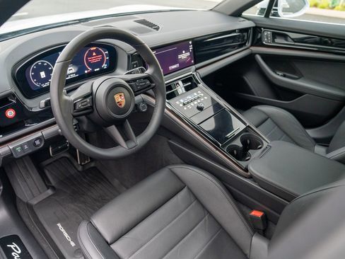 Used 2025 Porsche Panamera 4 image 4