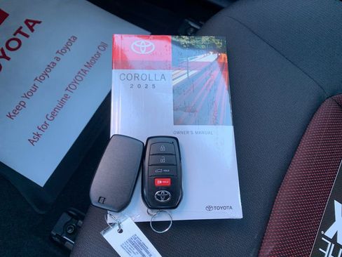 Used 2025 Toyota Corolla SE image 12