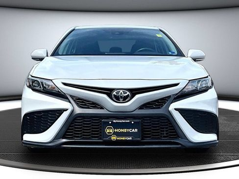 Used 2024 Toyota Camry SE FWD image 2