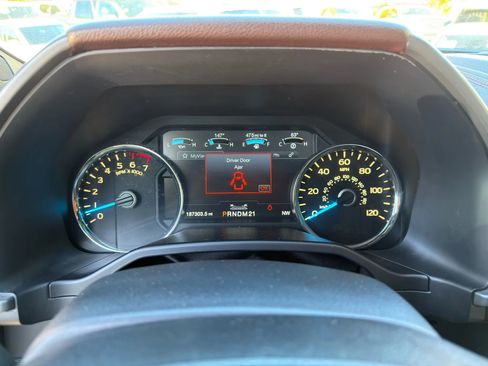 Used 2016 Ford F150 Platinum w/ Equipment Group 701A Luxury AWD/4WD image 32