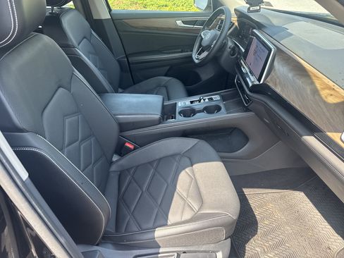 Used 2024 Volkswagen Atlas SE AWD/4WD image 23