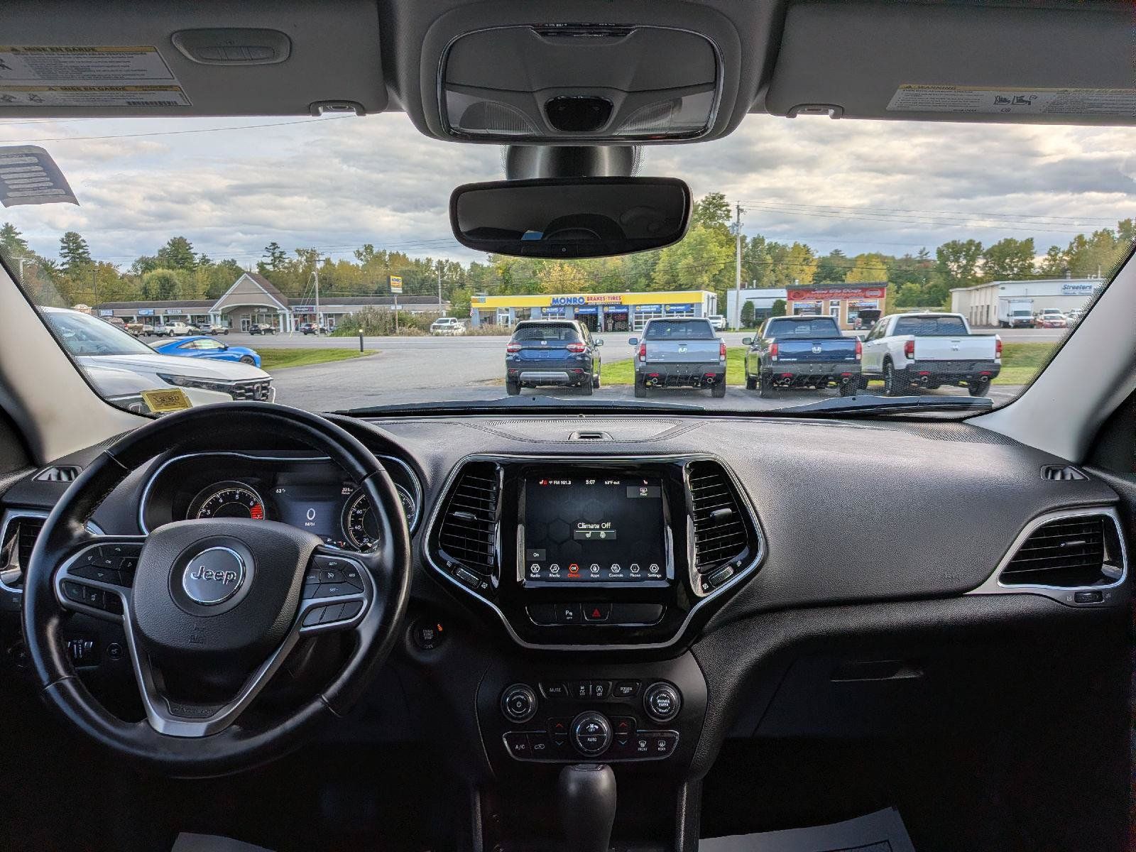 Used 2020 Jeep Cherokee Limited FWD image 26