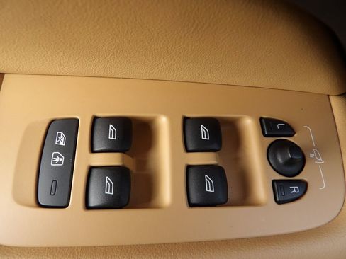 Used 2022 Volvo XC60 T8 Inscription w/ Advanced Package image 11