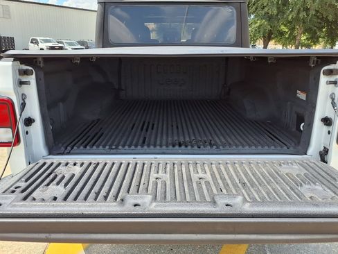 Used 2022 Jeep Gladiator Sport AWD/4WD image 12