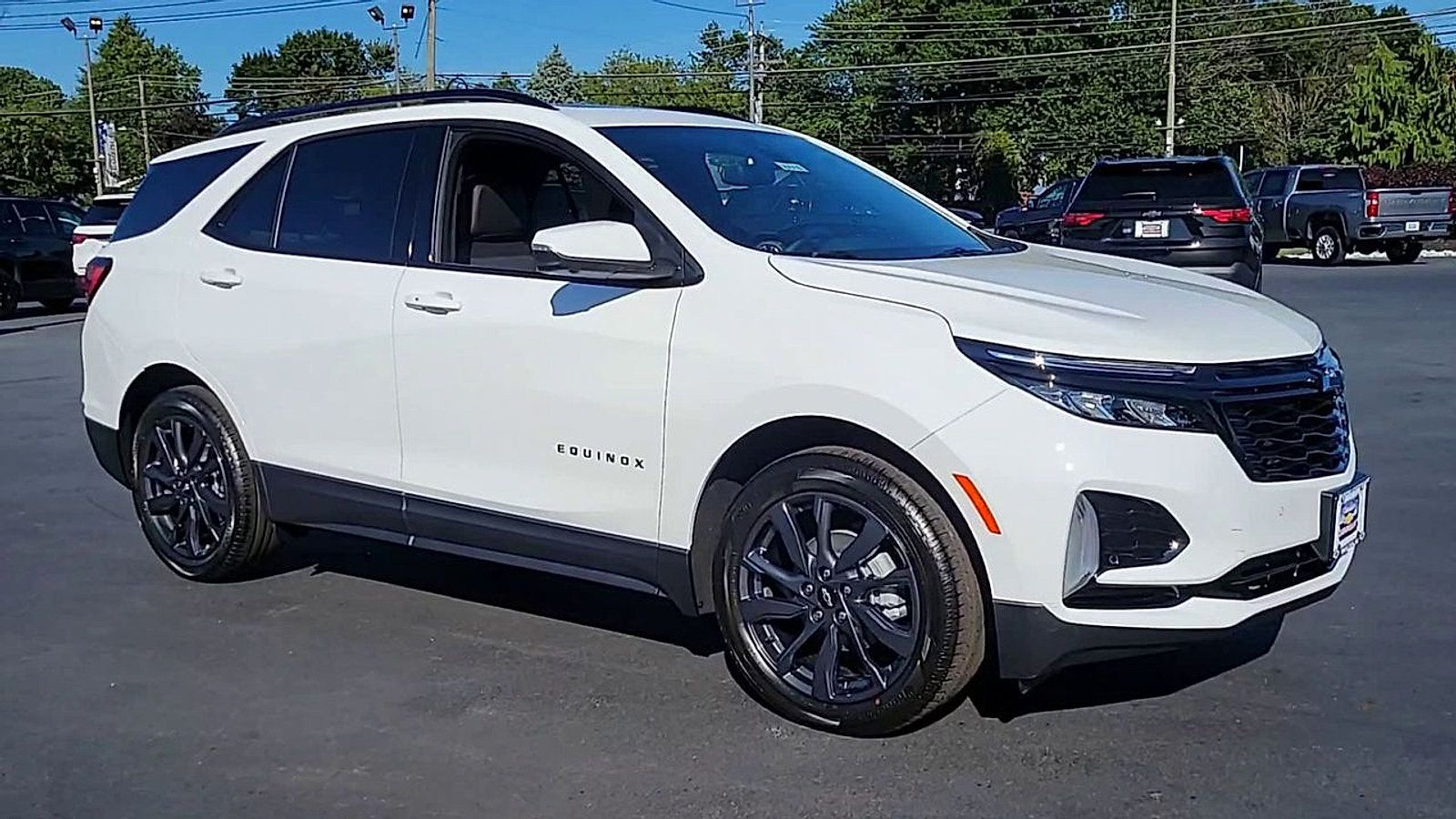 Used 2024 Chevrolet Equinox RS FWD image 2