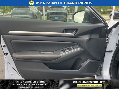 New 2026 Nissan Altima 2.5 SR AWD/4WD image 11