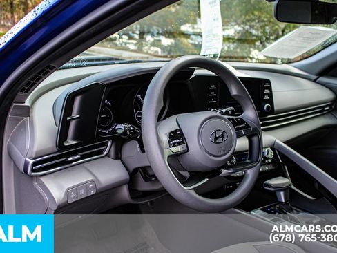 Used 2023 Hyundai Elantra Blue image 32