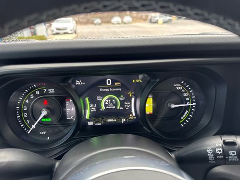 Used 2025 Jeep Wrangler Sahara w/ Safety Group image 19