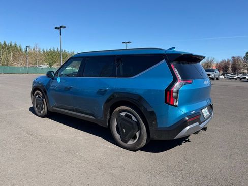 Used 2024 Kia EV9 Land image 5