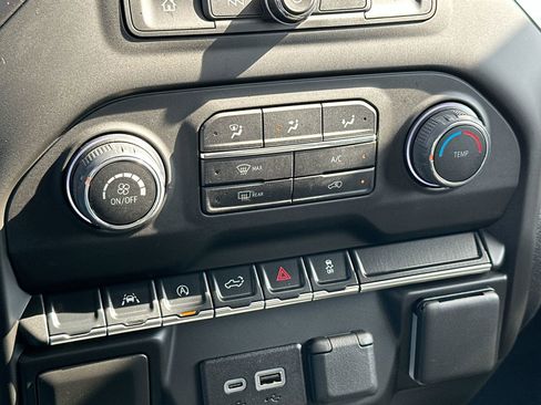 Certified 2025 Chevrolet Silverado 1500 Custom image 18