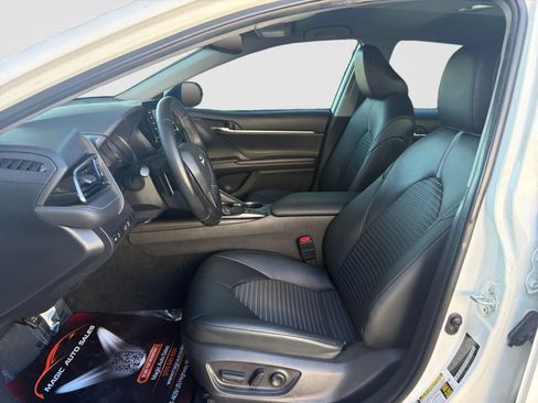 Used 2022 Toyota Camry SE w/ Convenience Package FWD image 12