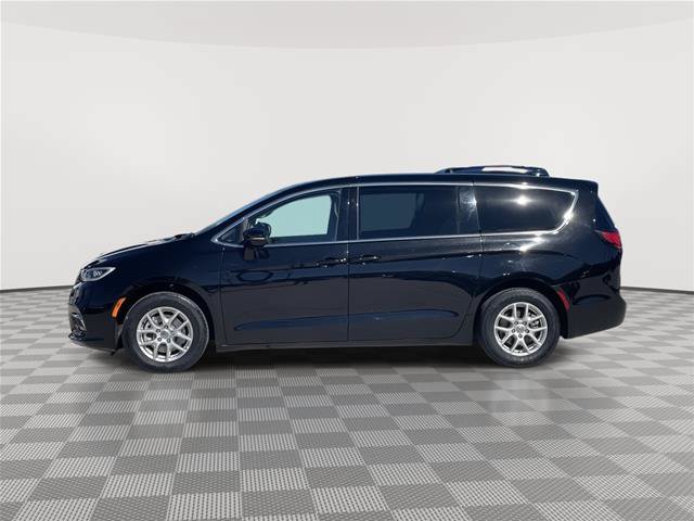 Used 2024 Chrysler Pacifica Touring-L FWD image 2