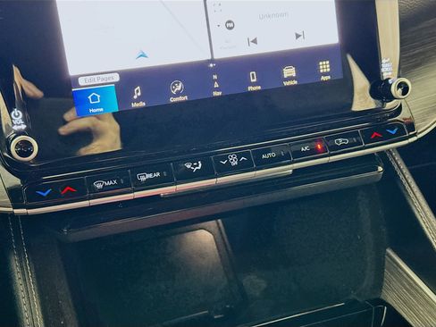 Used 2024 Jeep Wagoneer Series II image 19