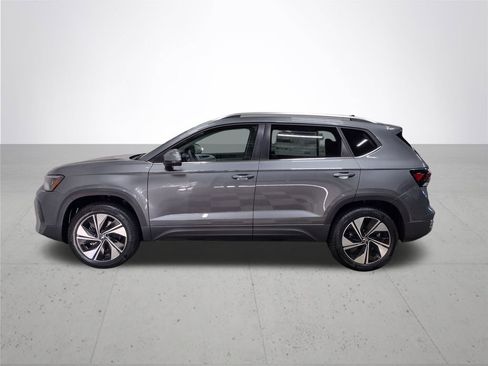 New 2025 Volkswagen Taos SE image 10