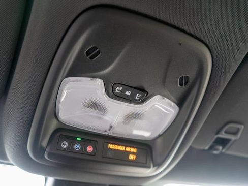 Used 2023 Chevrolet TrailBlazer RS FWD image 34