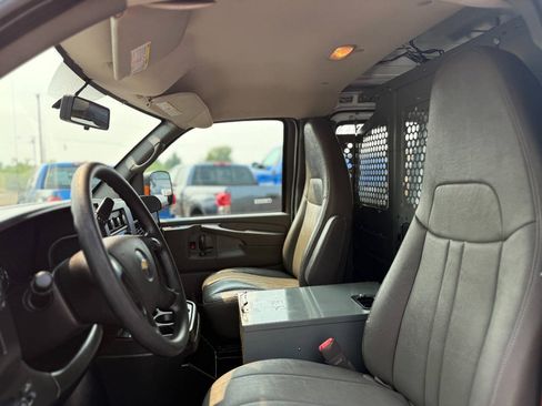 Used 2014 Chevrolet Express 2500 RWD image 21