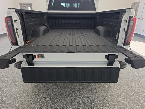 Used 2024 GMC Sierra 2500 AT4X image 25