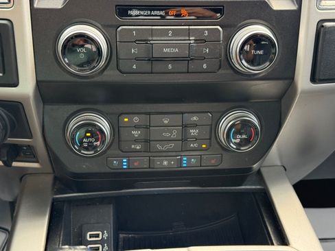 Used 2019 Ford F150 Lariat w/ Equipment Group 502A Luxury AWD/4WD image 18