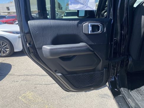 Used 2019 Jeep Wrangler Unlimited Sahara AWD/4WD image 18