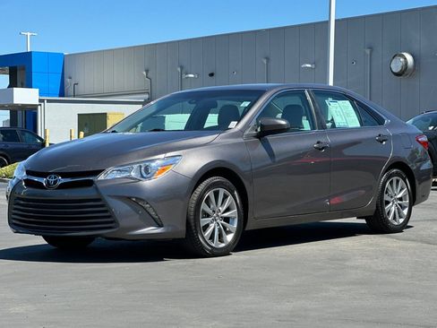 Used 2017 Toyota Camry XLE w/ Moonroof Package FWD image 8
