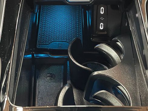 Used 2025 Mercedes-Benz GLC 350e 4MATIC image 47