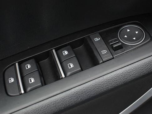 Used 2025 Kia Soul LX image 13