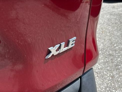 Used 2021 Toyota RAV4 XLE Premium FWD image 8