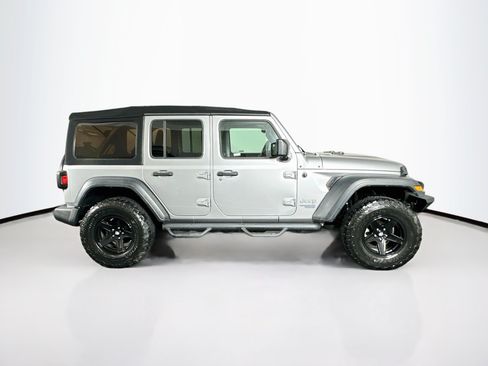 Used 2018 Jeep Wrangler Unlimited Sport S AWD/4WD image 10