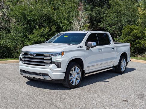 Used 2025 Chevrolet Silverado 1500 High Country AWD/4WD image 3