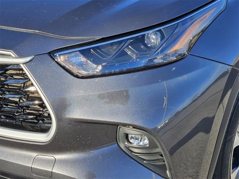 Used 2024 Toyota Highlander XLE image 7