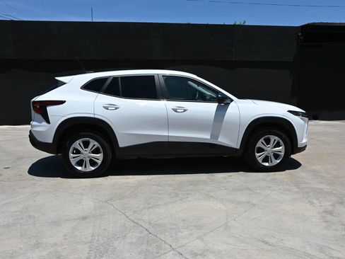 Used 2025 Chevrolet Trax LS FWD image 6