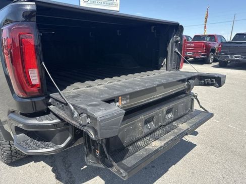 Used 2023 GMC Sierra 2500 Denali w/ Denali Black Diamond Edition AWD/4WD image 34