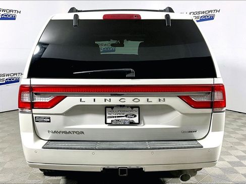Used 2016 Lincoln Navigator Select image 4